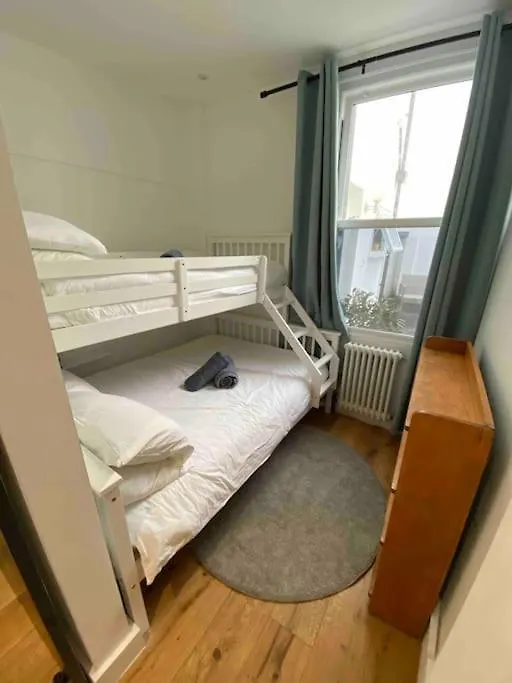Poets Rest, Free Parking, Ev Socket Fees Apply Walk To Beach Brighton 0*,  Reino Unido